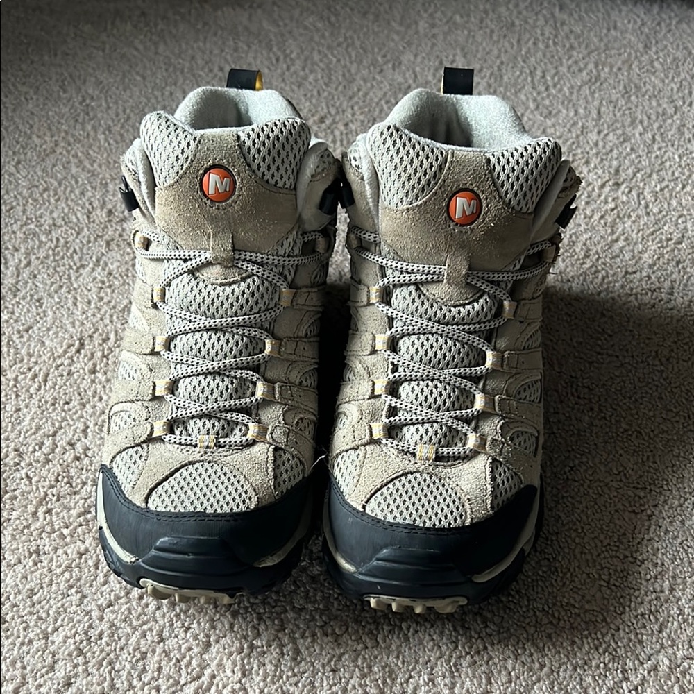 Merrell Moab Women’s mid hiking boot